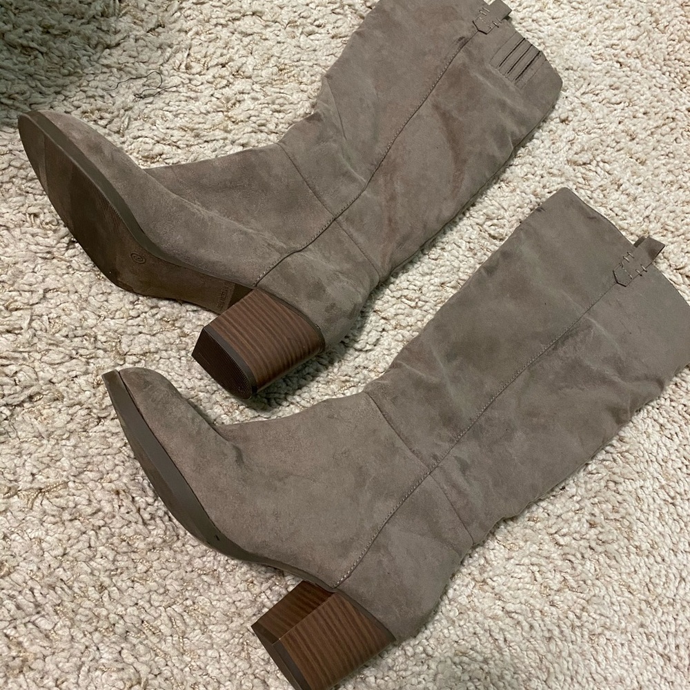 Suede boots